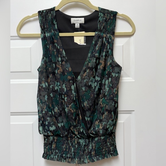 Evereve Tops - Evereve Green and Black Sleeveless Blouse. Sleeveless With V Neck Stretch